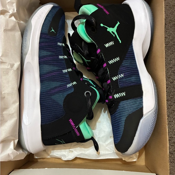 Air Jordan Black and Teal Sneakers Jumpman 2020 - Picture 7 of 9